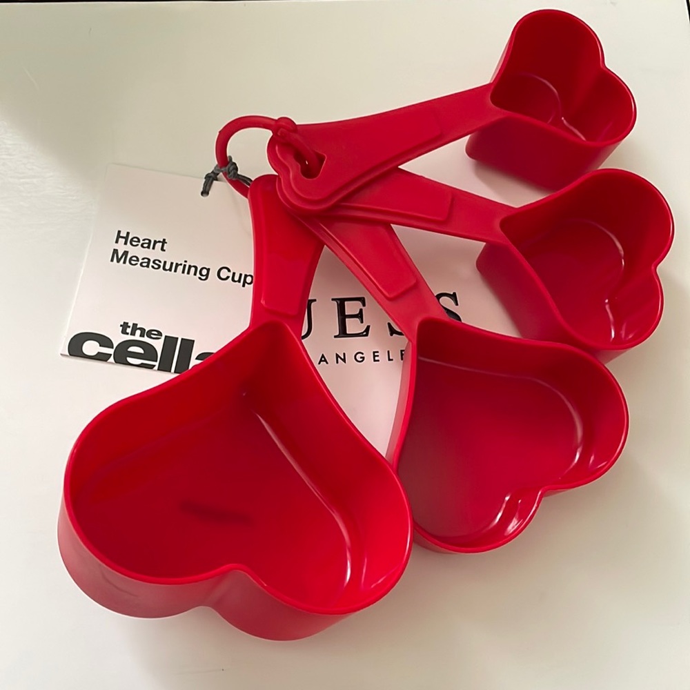 Red heart shaped measuring cups nwt cute valentine’s day kitchenware